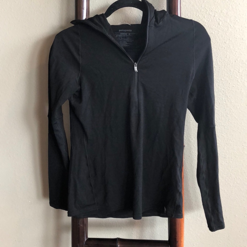 Patagonia black Marino wool pulled over